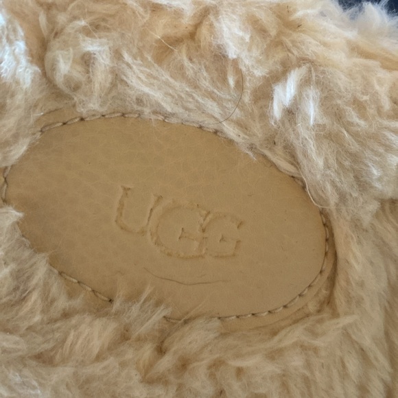 UGG NEW 2” Platform Closed Toe Faux Fur Slippers Size 9 - Picture 5 of 16